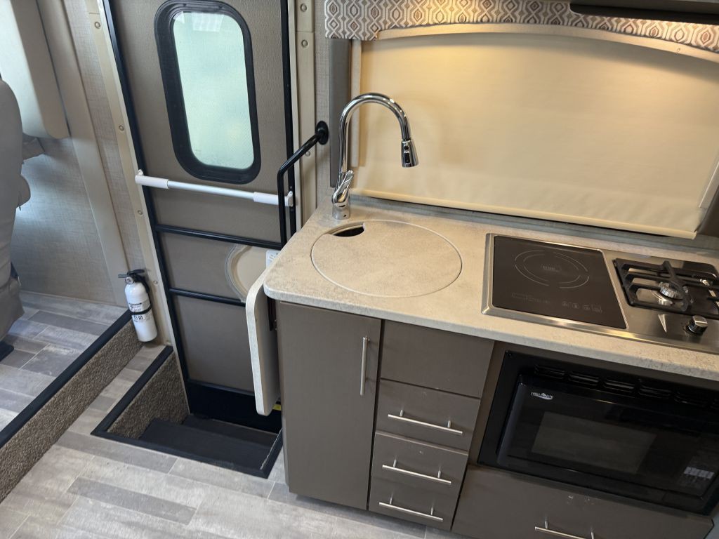 2019 Ford Econoline Image 47