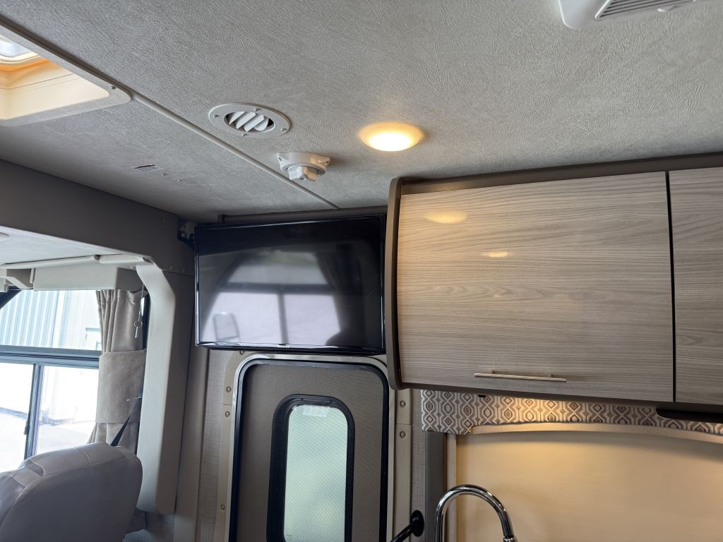 2019 Ford Econoline Image 48