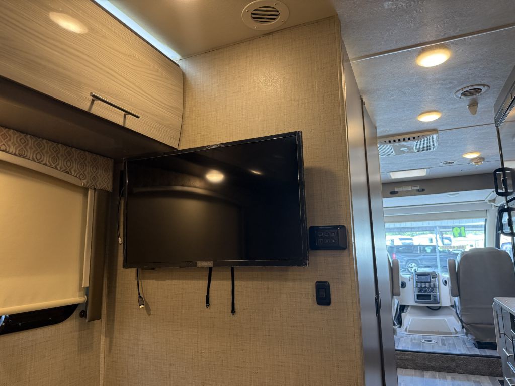 2019 Ford Econoline Image 62