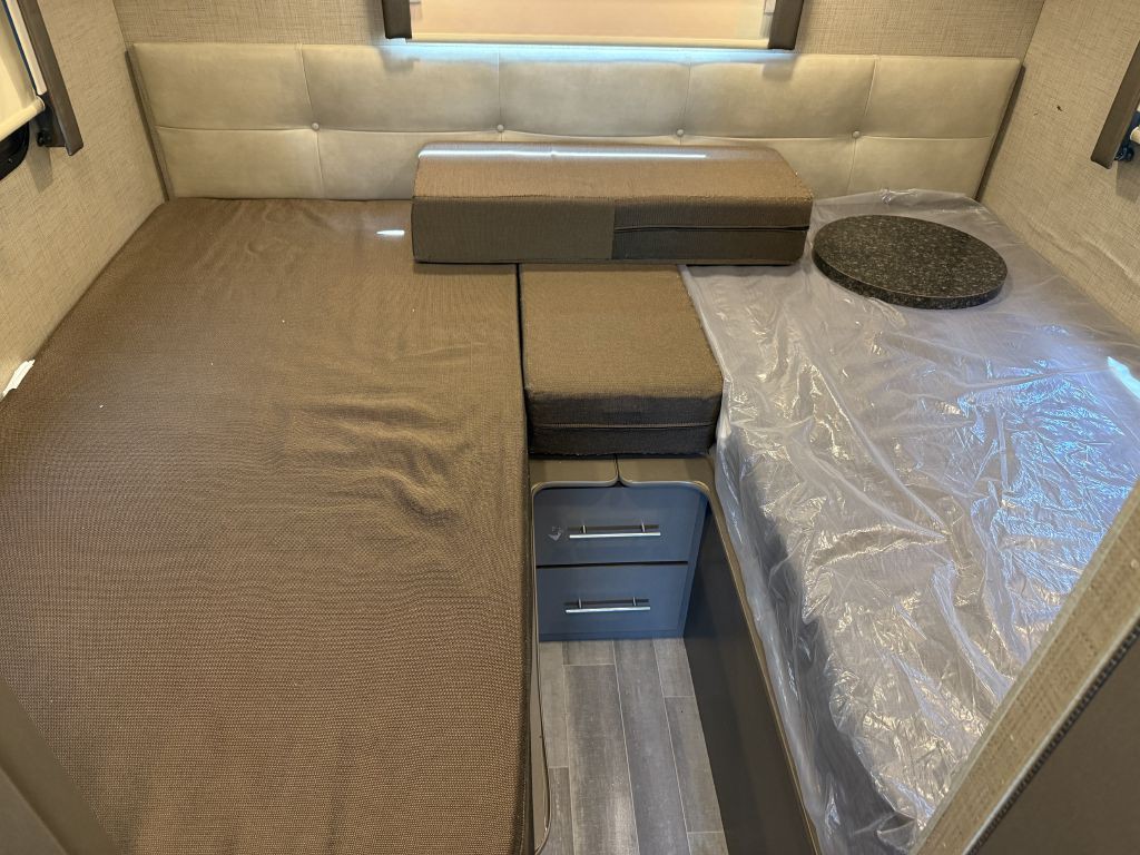 2019 Ford Econoline Image 64
