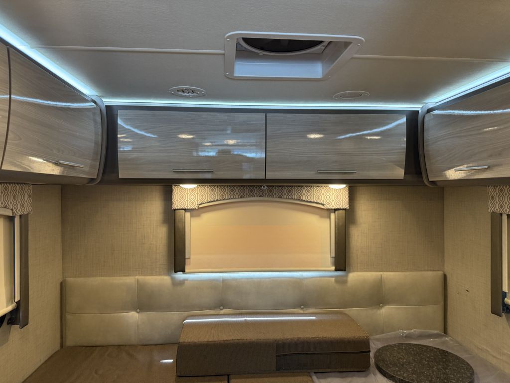 2019 Ford Econoline Image 65
