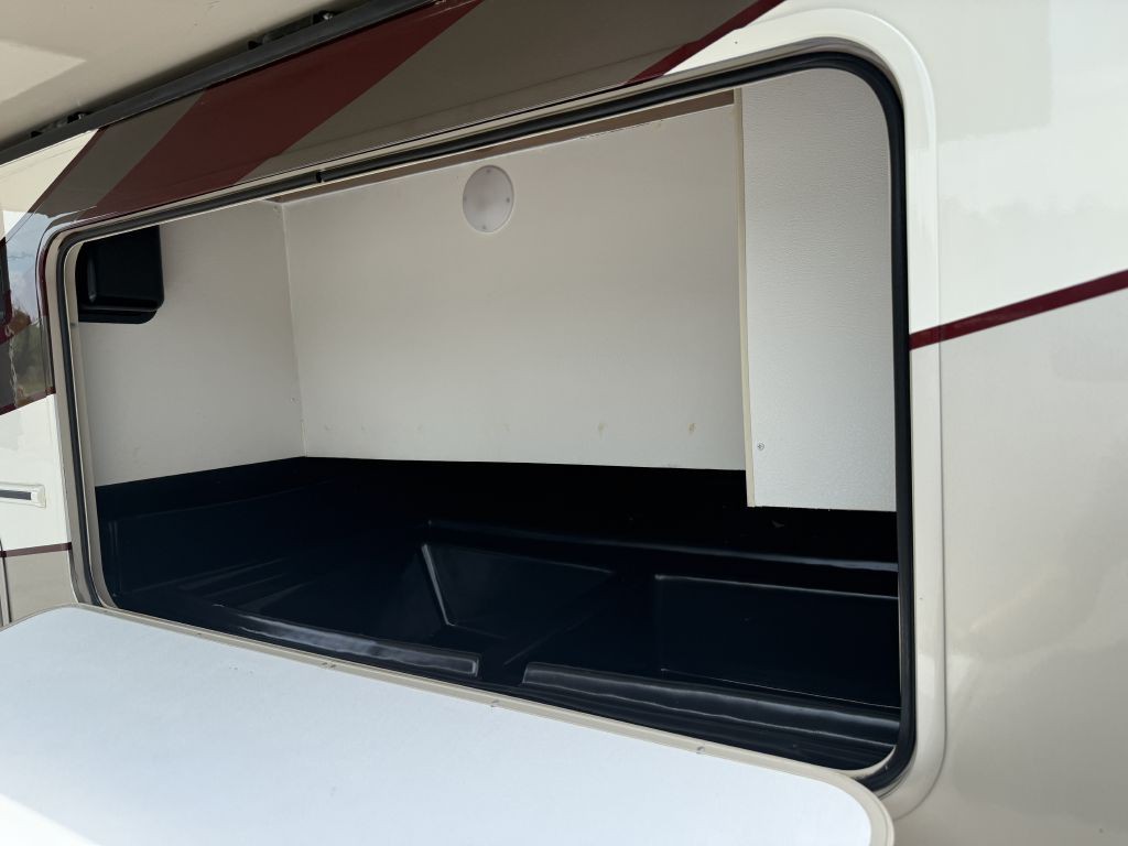2017 Ford Econoline Image 11