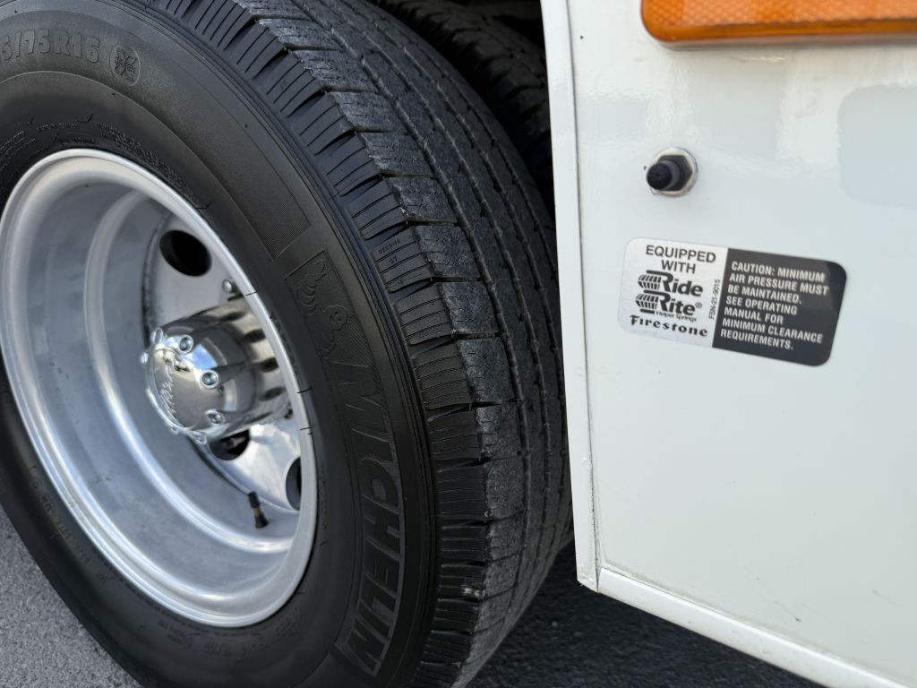 2017 Ford Econoline Image 17