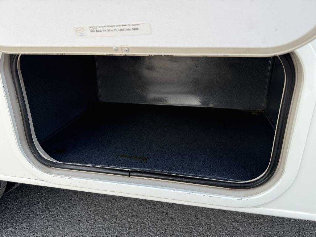 2017 Ford Econoline Image 18