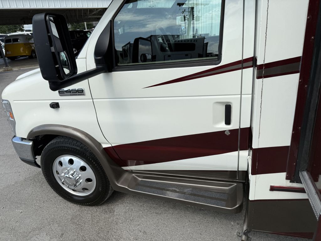 2017 Ford Econoline Image 30