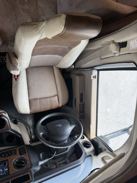 2017 Ford Econoline Image 46