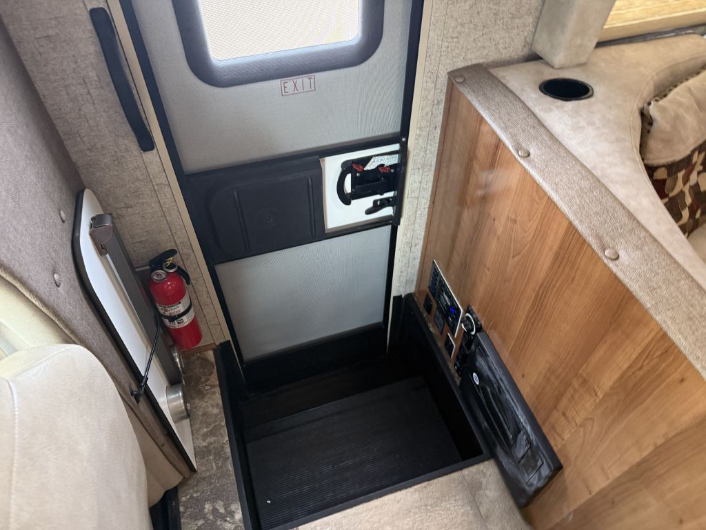 2017 Ford Econoline Image 51