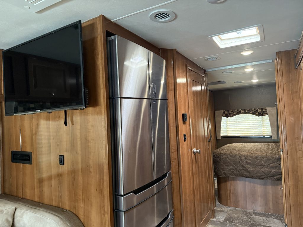 2017 Ford Econoline Image 60