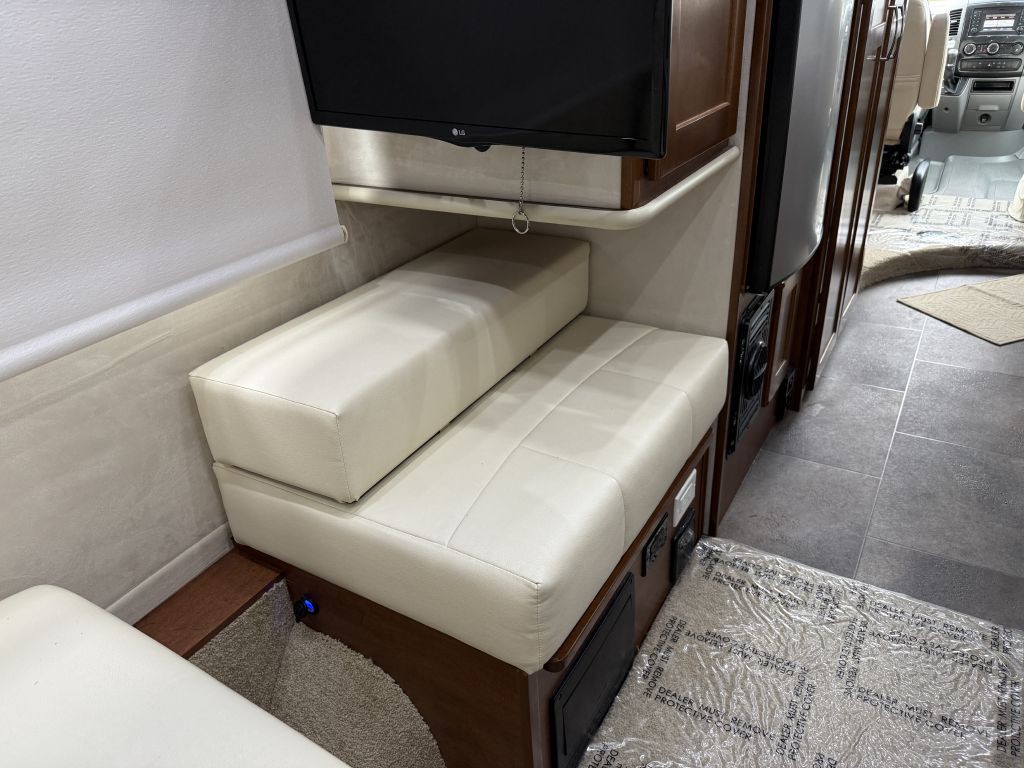 2018 Mercedes-Benz Sprinter Image 42