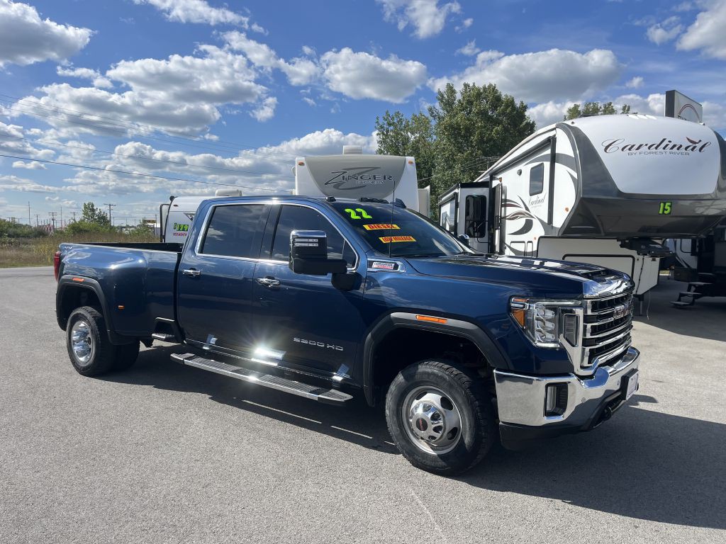 2022 GMC Sierra Image 2