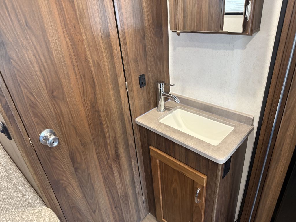 2020 Mercedes-Benz Sprinter Image 61