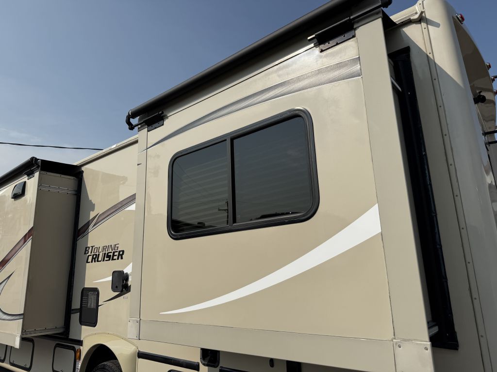 2018 Ford Econoline Image 25