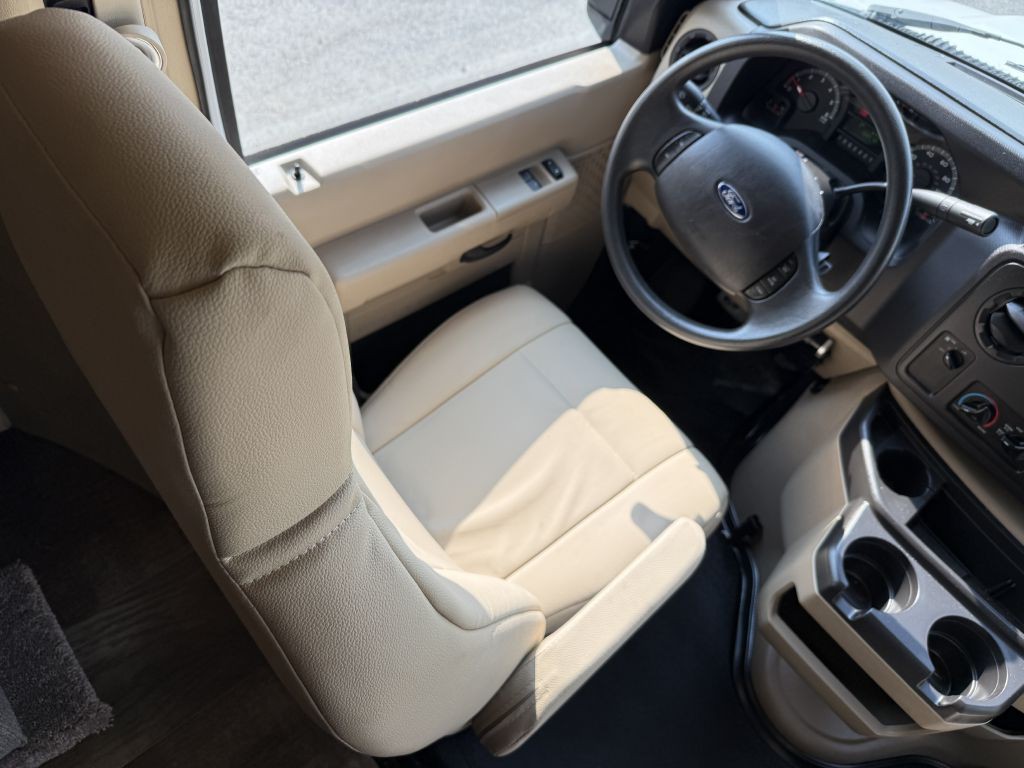 2018 Ford Econoline Image 39