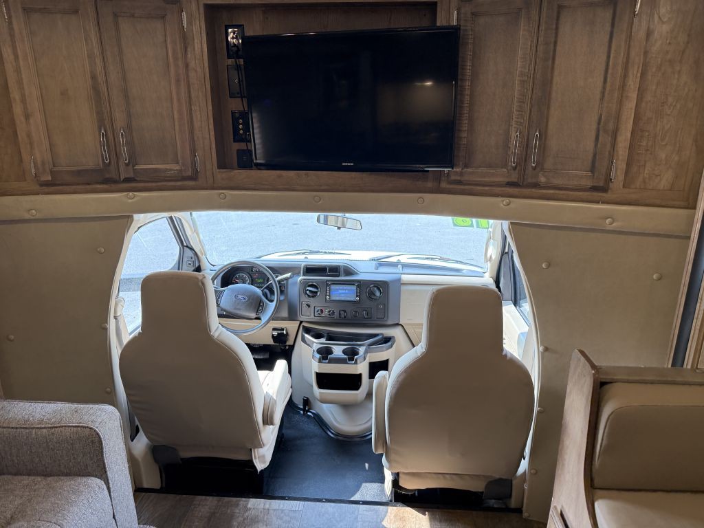 2018 Ford Econoline Image 44