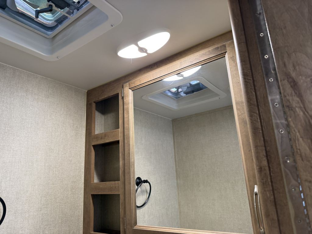 2018 Ford Econoline Image 58