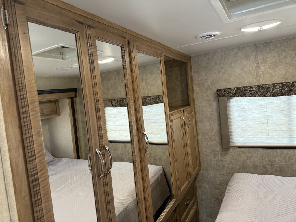 2018 Ford Econoline Image 69