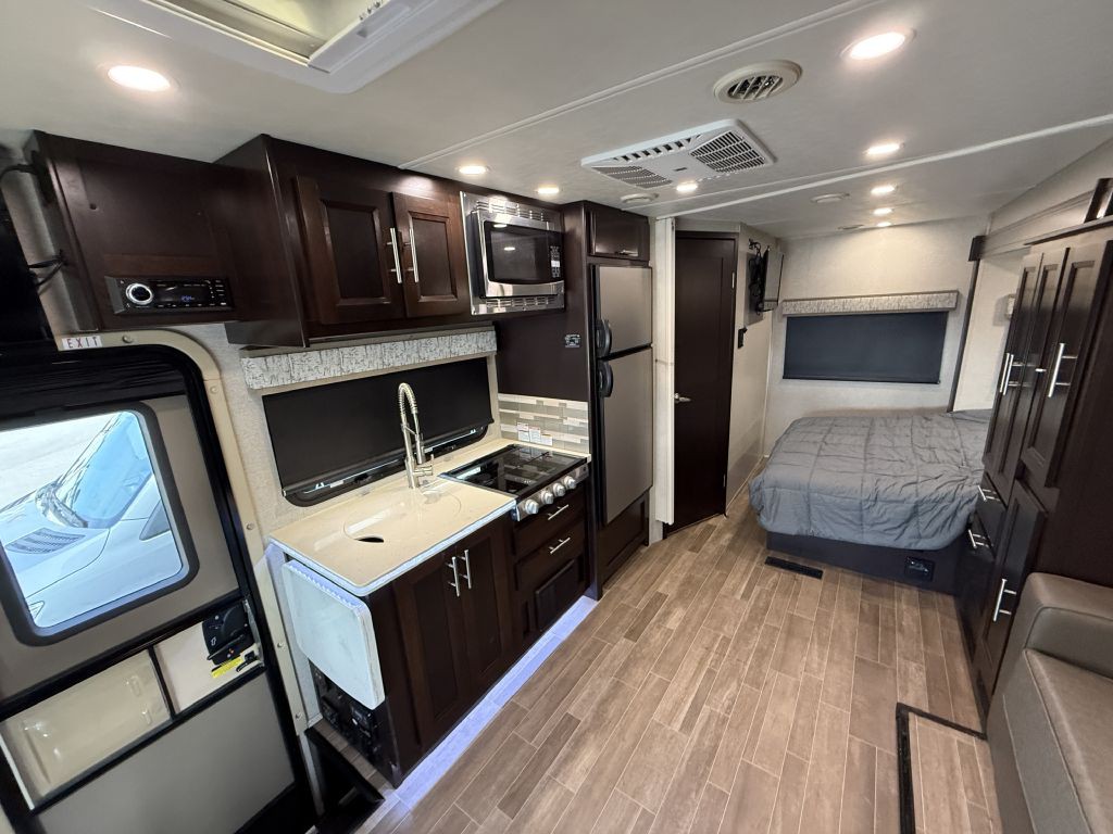 2021 Mercedes-Benz Sprinter Image 43