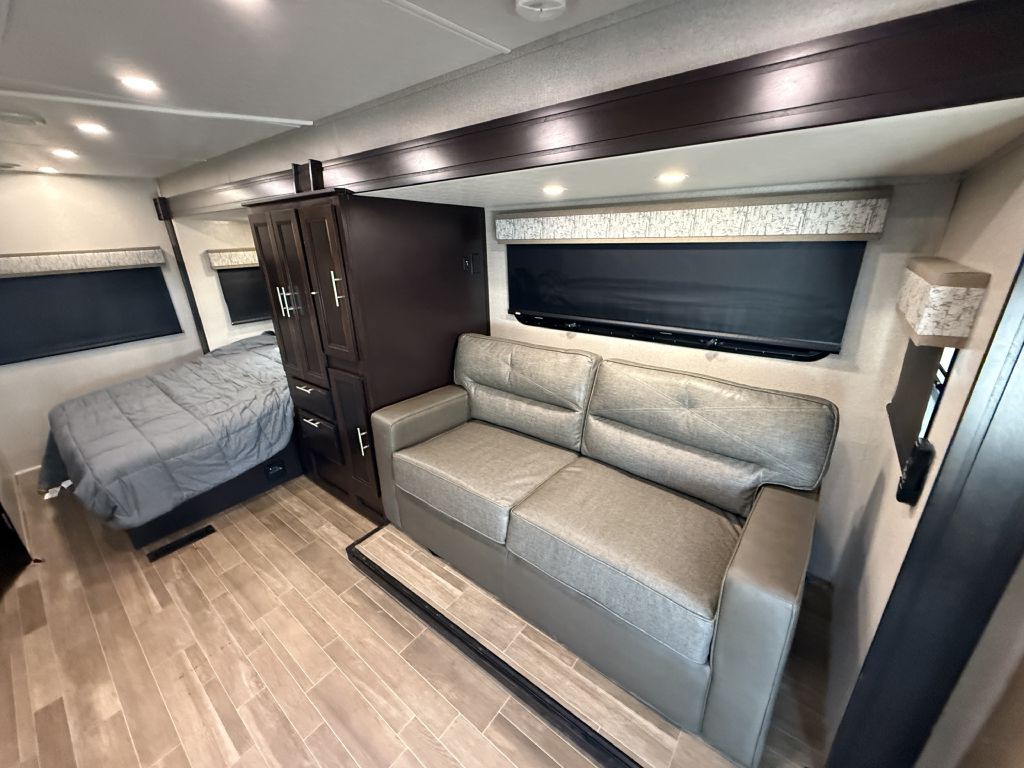 2021 Mercedes-Benz Sprinter Image 45