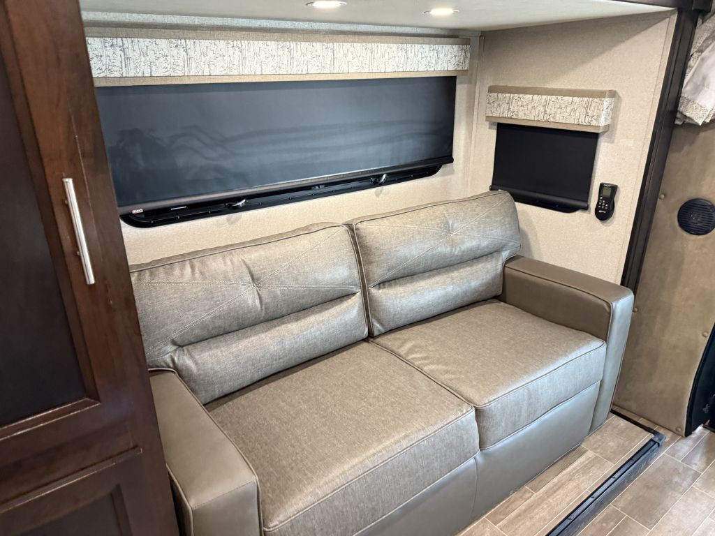 2021 Mercedes-Benz Sprinter Image 71