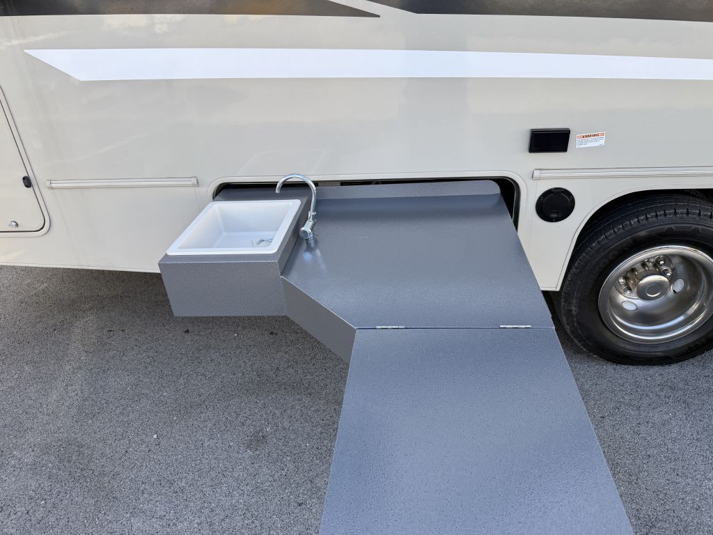 2022 Ford Econoline Image 28