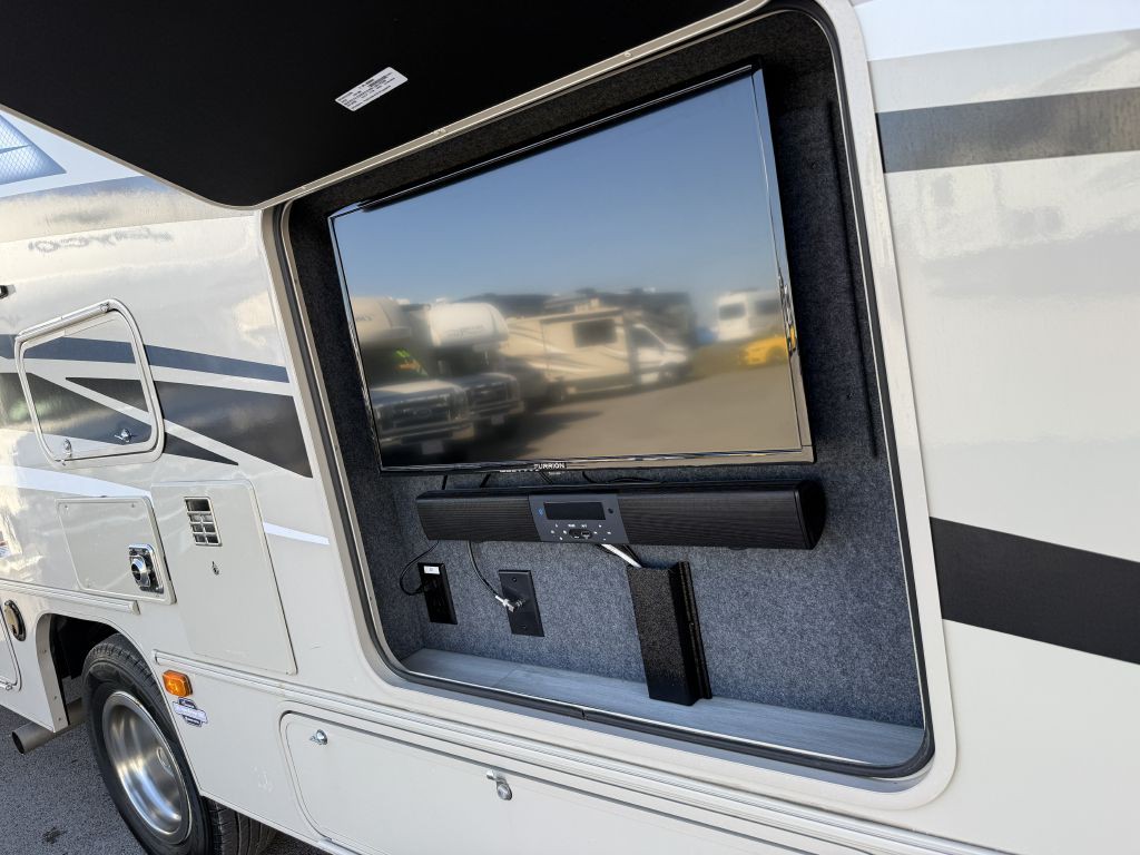 2022 Ford Econoline Image 33