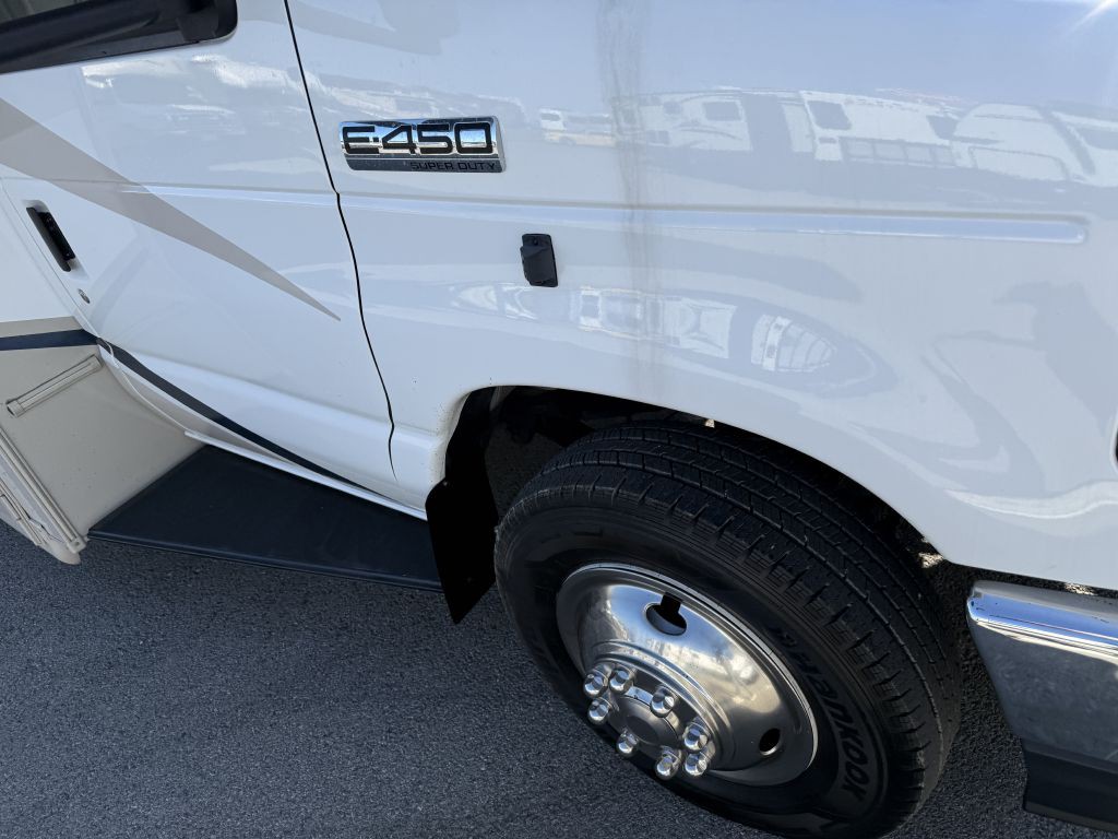 2022 Ford Econoline Image 37