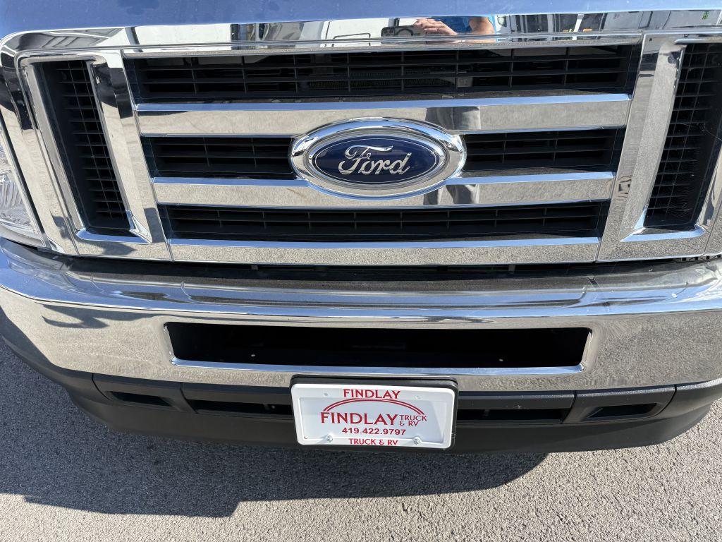 2022 Ford Econoline Image 38