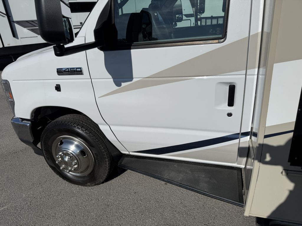 2022 Ford Econoline Image 39