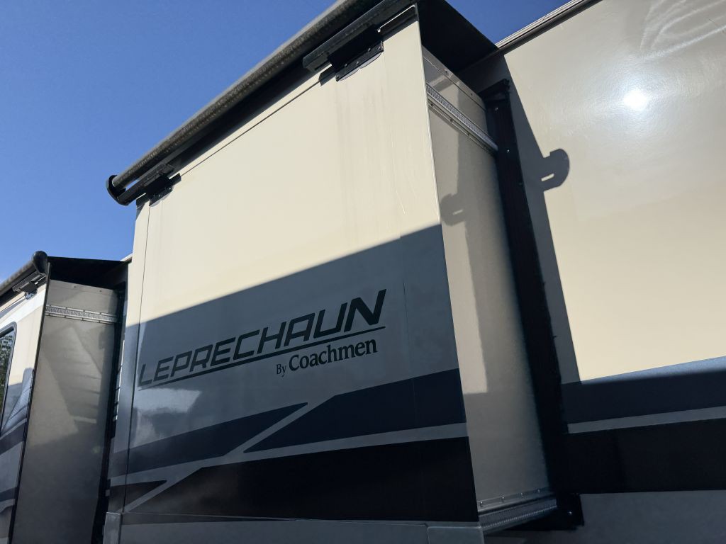 2022 Ford Econoline Image 40