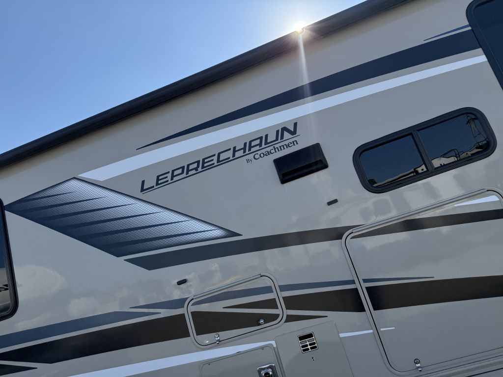 2022 Ford Econoline Image 46