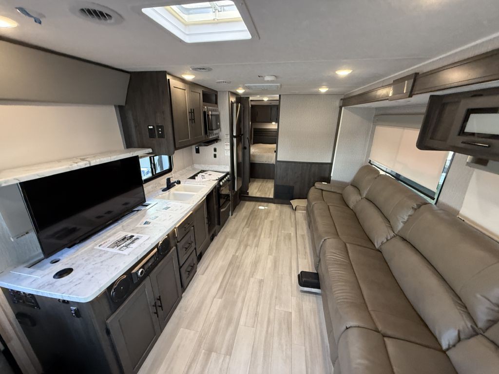 2022 Ford Econoline Image 48