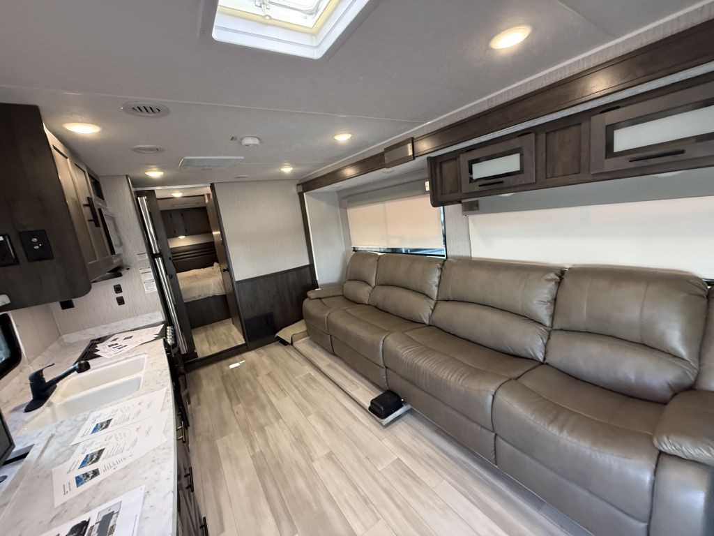 2022 Ford Econoline Image 50