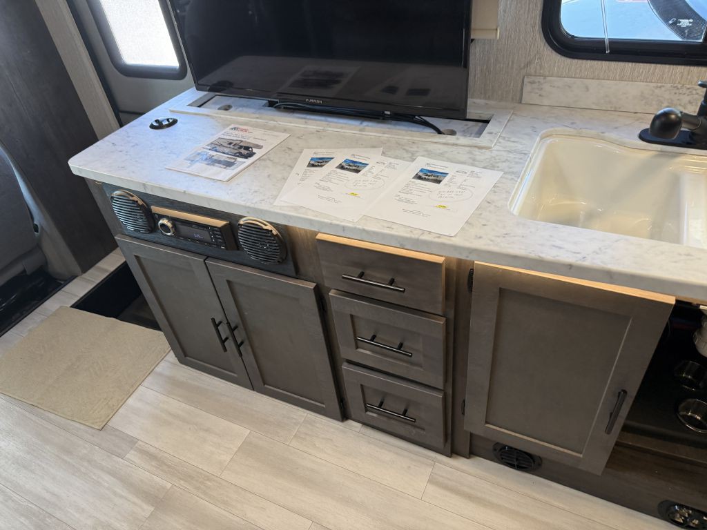 2022 Ford Econoline Image 58