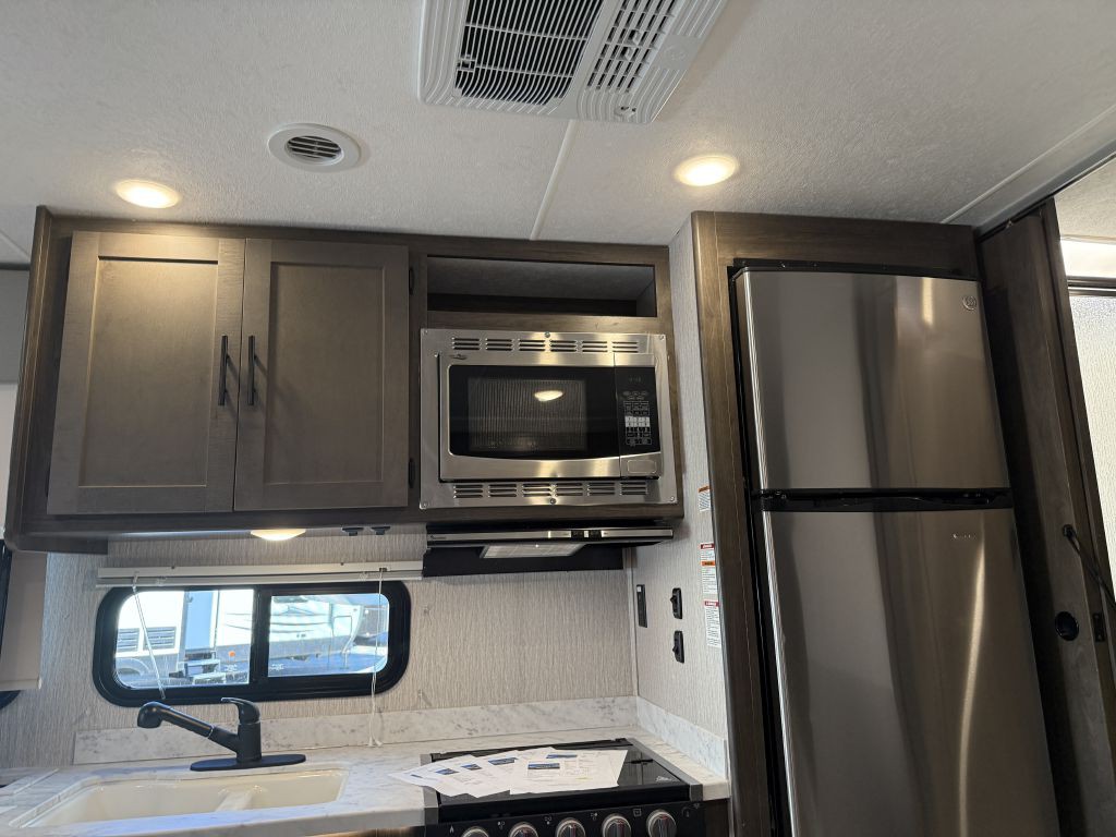 2022 Ford Econoline Image 62