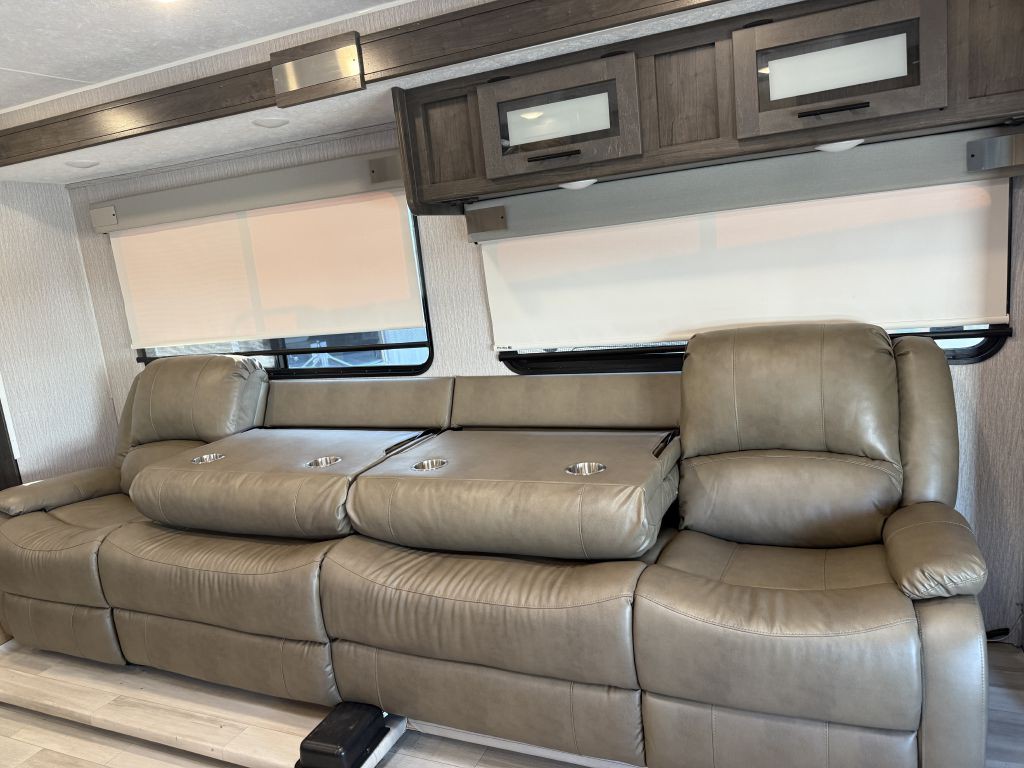 2022 Ford Econoline Image 64