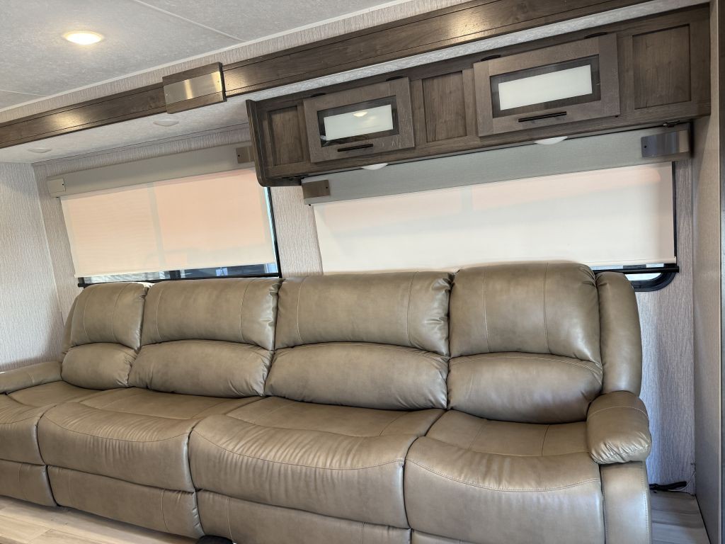 2022 Ford Econoline Image 65