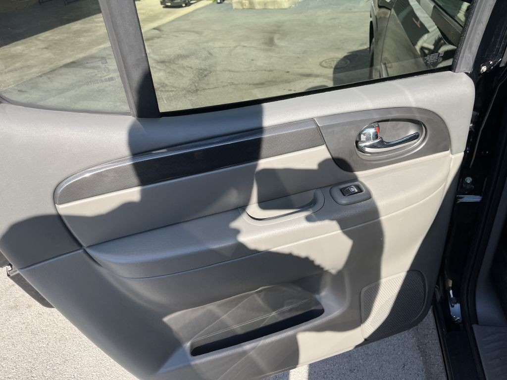 2004 GMC Envoy Image 13