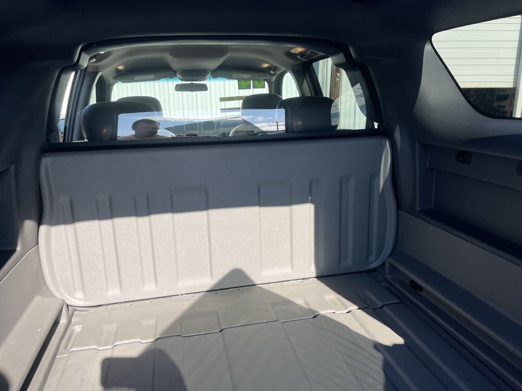 2004 GMC Envoy Image 16