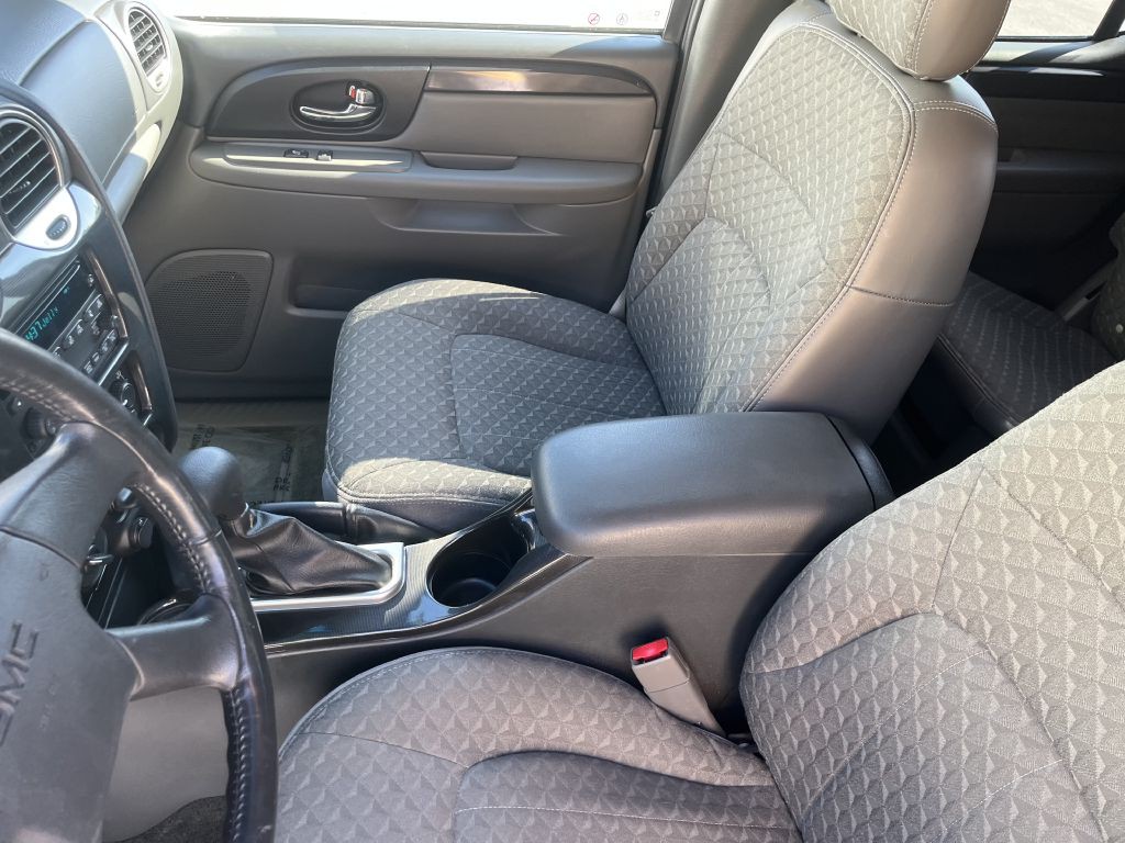 2004 GMC Envoy Image 24