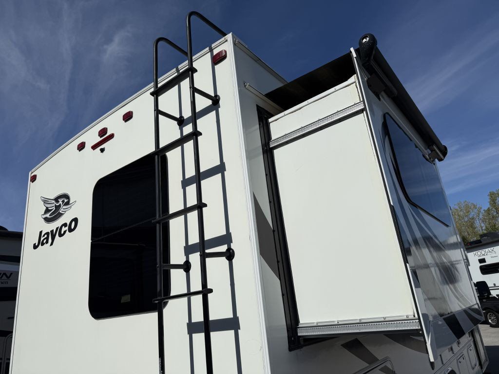 2021 Ford Econoline Image 16