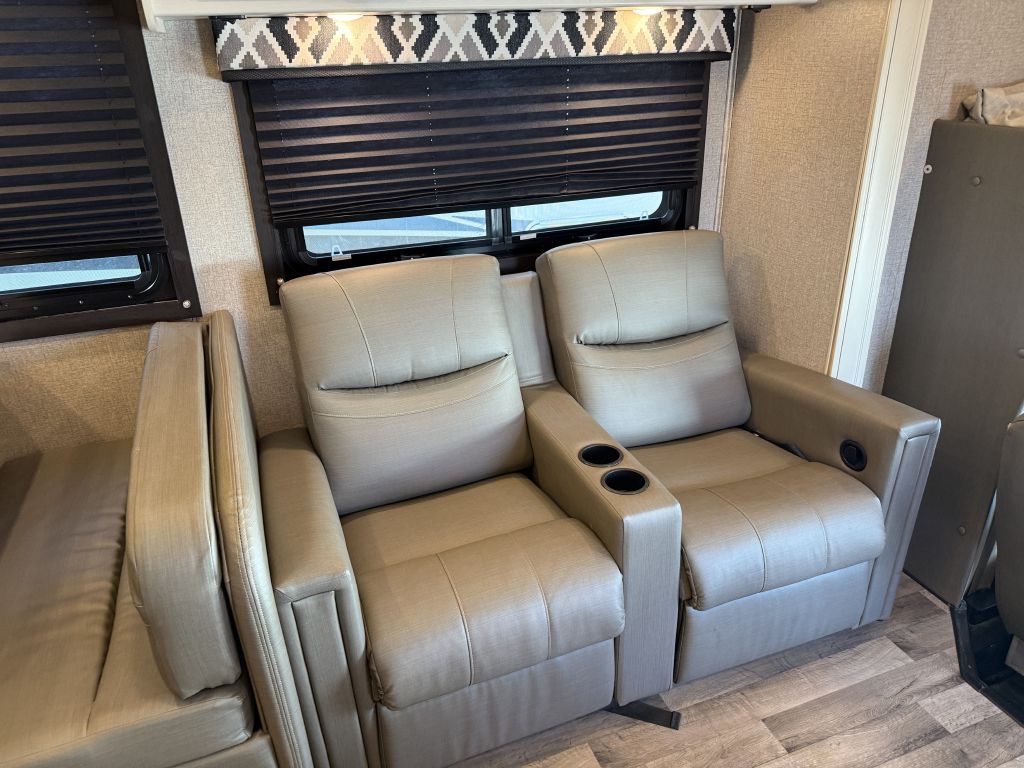 2021 Ford Econoline Image 56
