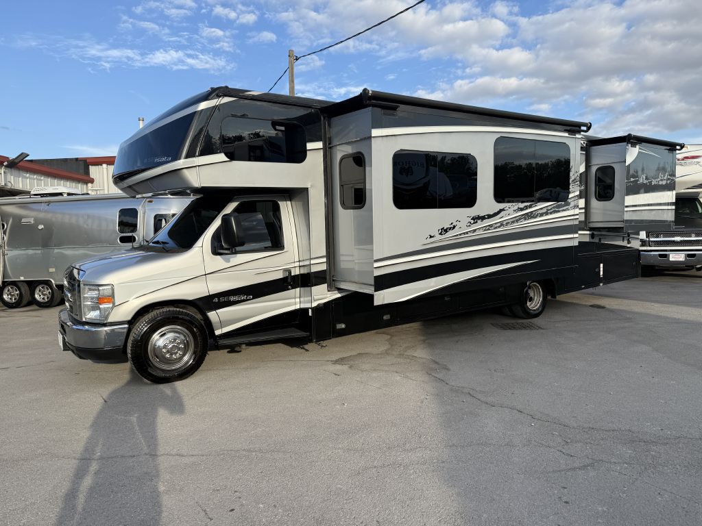 2018 Ford Econoline Image 41
