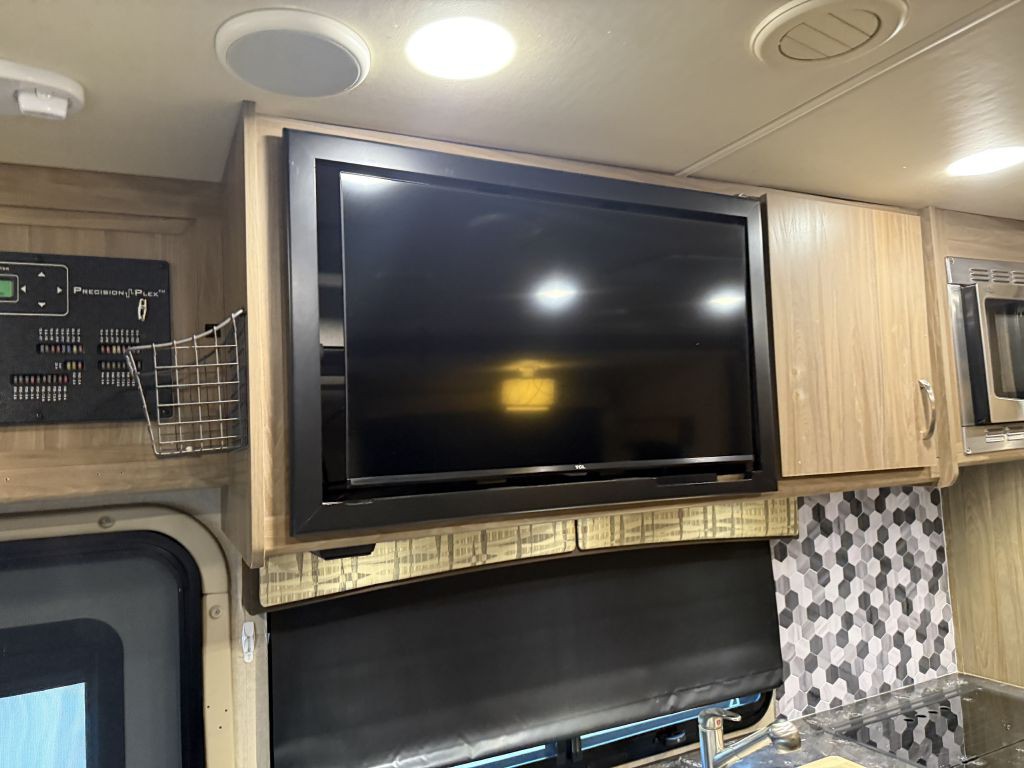 2018 Ford Econoline Image 54