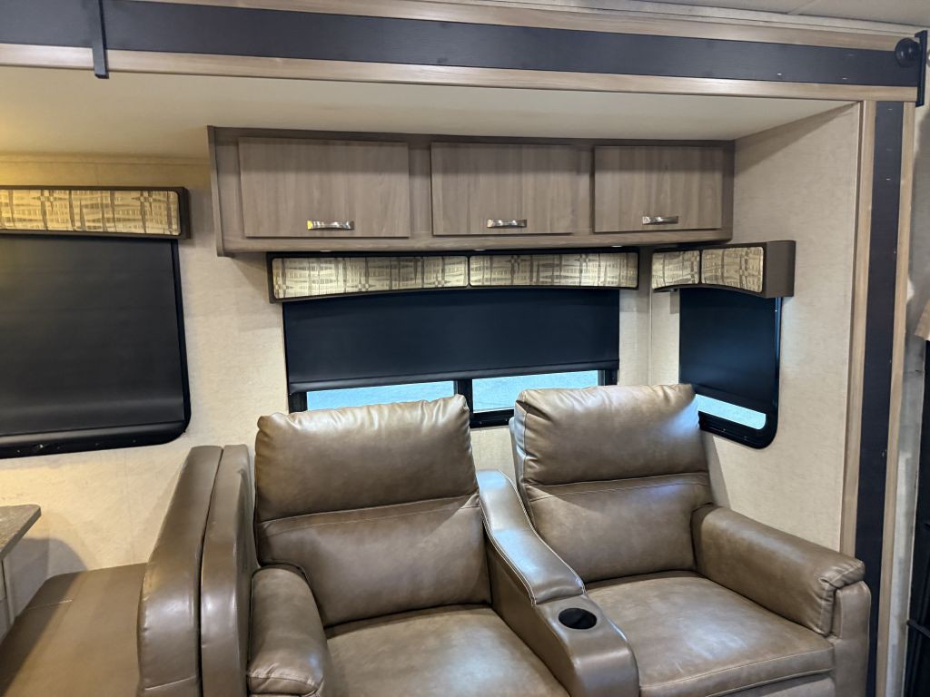 2018 Ford Econoline Image 58
