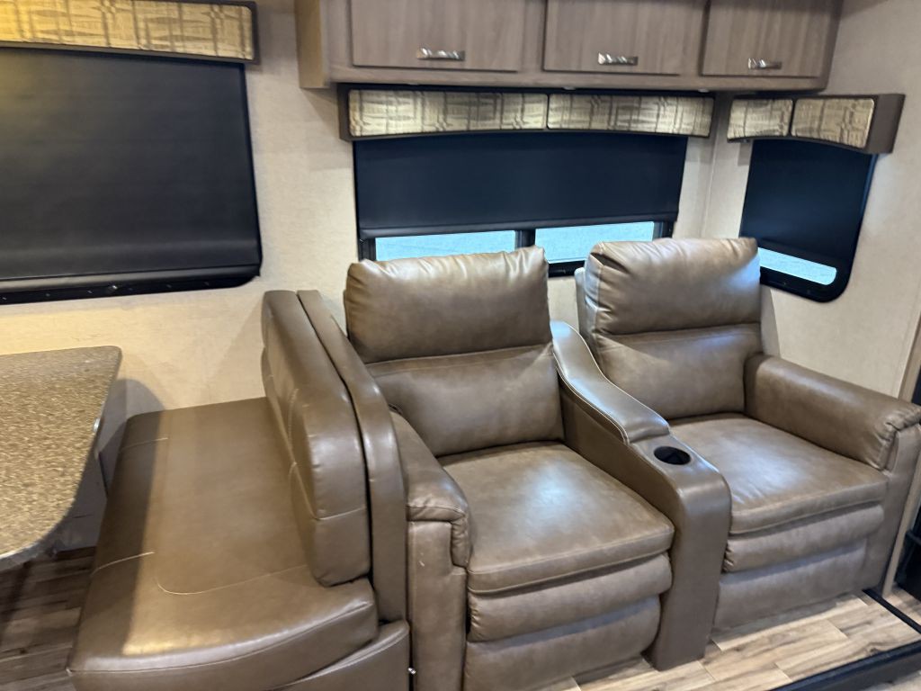 2018 Ford Econoline Image 59