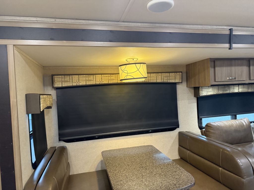 2018 Ford Econoline Image 60