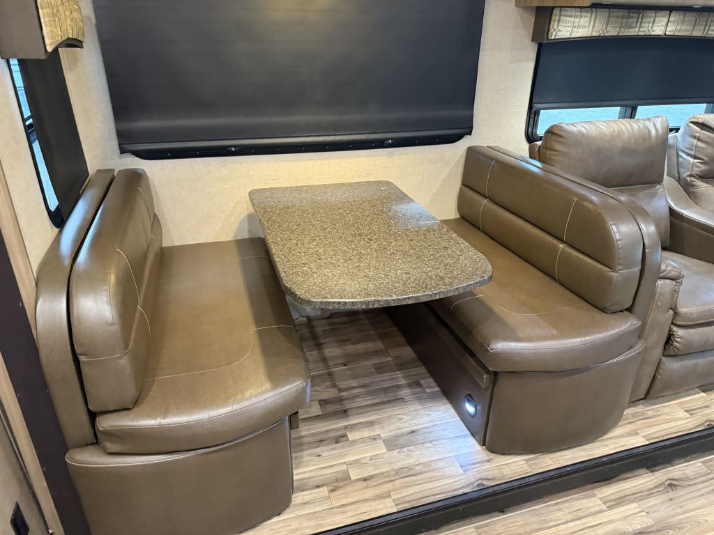 2018 Ford Econoline Image 61