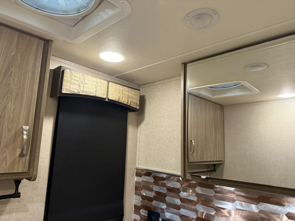 2018 Ford Econoline Image 66