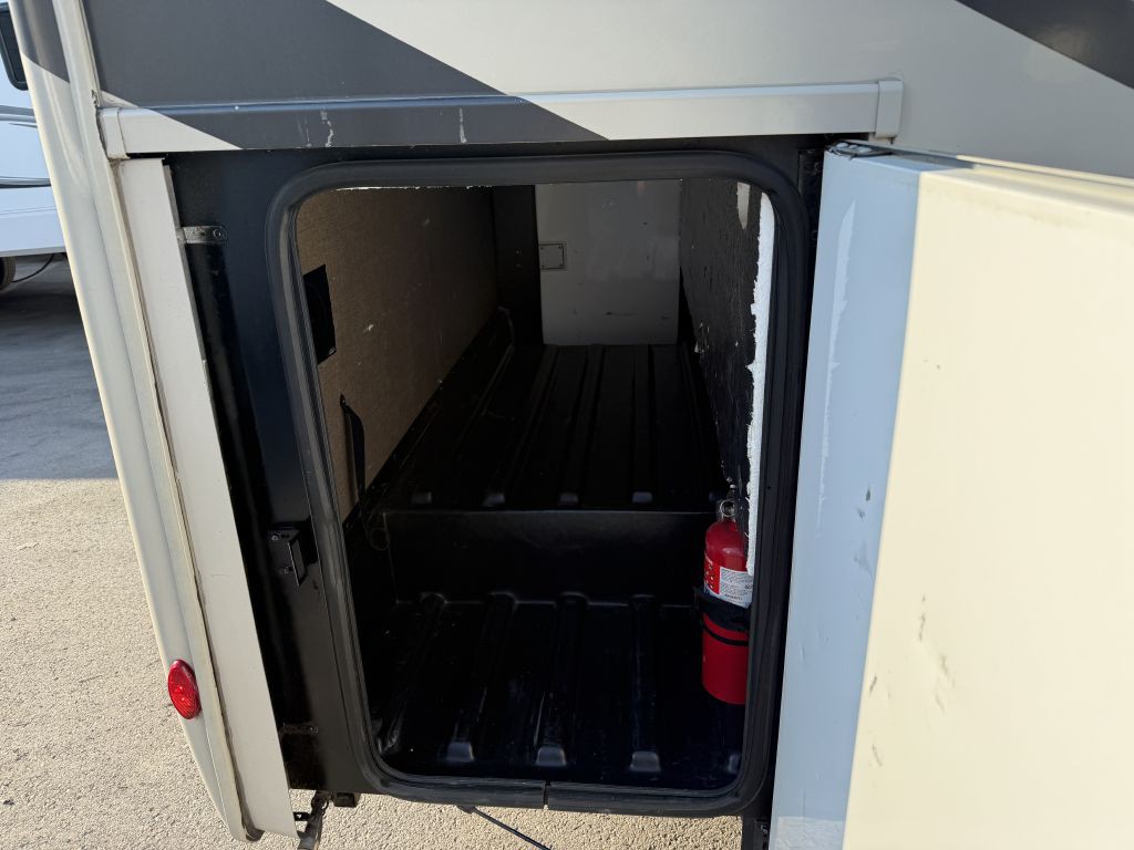 2018 Mercedes-Benz Sprinter Image 24