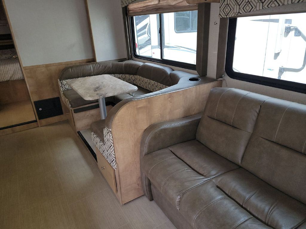 2019 Ford Econoline Image 12